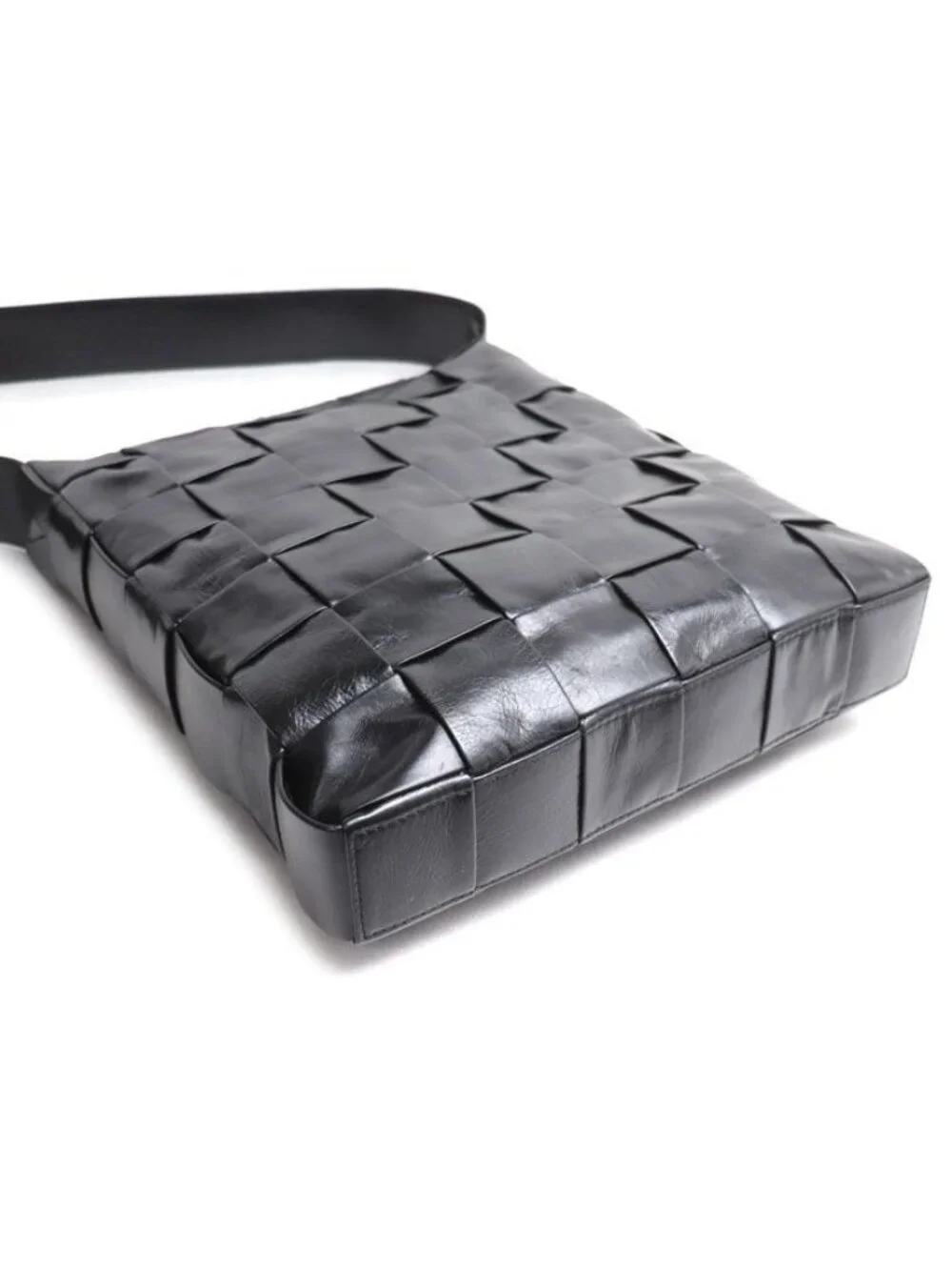 Bottega Veneta Maxi Intrecciato Cassette Shoulder Bag Black